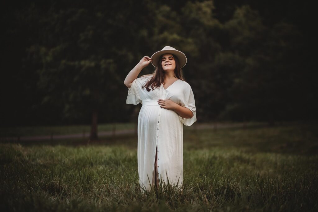Expecting mother wearing a simple, modern maternity outfit inspired by Old Navy.