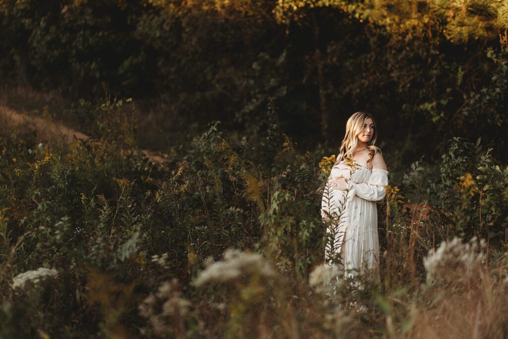 Pregnancy wardrobe essentials that help expecting moms extend their regular wardrobe before buying new maternity clothes.